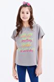 Gri Oversize Renkli Yazı Baskılı O Yaka Kız Çocuk T-Shirt - 75029 | 9-10 Yaş
