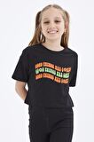 Siyah Oversize Renkli Yazı Baskılı Düşük Omuz O Yaka Kız Çocuk Crop T-Shirt  - 75038 | 7-8 Yaş