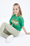 Yeşil Oversize Renkli Yazı Baskılı Düşük Omuz O Yaka Kız Çocuk Crop T-Shirt  - 75038 | 14-15 Yaş