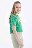 Yeşil Oversize Renkli Yazı Baskılı Düşük Omuz O Yaka Kız Çocuk Crop T-Shirt  - 75038 | 14-15 Yaş