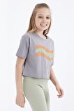 Gri Oversize Renkli Yazı Baskılı Düşük Omuz O Yaka Kız Çocuk Crop T-Shirt  - 75038 | 10-11 Yaş
