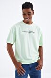 Açık Yeşil Minimal Yazı Nakışlı O Yaka Erkek Oversize T-Shirt  - 88106 | XXL