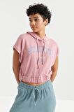 Gül Kurusu Kapüşonlu Yazı Baskılı Beli Lastikli Bürümcük Kumaş Kadın Crop Top T-Shirt  - 97230 | XL