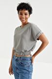 Gri Basic O Yaka Beli Lastikli Bürümcük Kumaş Kadın Crop Top T-Shirt  - 97227 | M