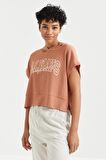 Tarçın Yazı Baskılı Kapüşonlu Oversize Bürümcük Kumaş Kadın Crop Top T-Shirt  - 97229 | M