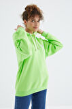 Fıstık Yeşil Kapüşonlu Sırt Baskı Detaylı Oversize Kadın Sweatshirt - 97249 | M