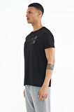 Siyah Ön Ve Kol Baskı Detaylı Standart Form O Yaka Erkek T-shirt - 88213 | L