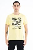 Sarı Desen Baskılı O Yaka Standart Kalıp Erkek T-Shirt - 88232 | L