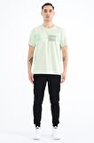 Açık Yeşil Minimal Yazı Baskılı Standart Kalıp Erkek T-Shirt - 88182 | S