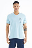 Açık Mavi Baskı Detaylı  V Yaka Standart Kalıp Erkek T-Shirt - 88186 | S