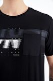 Siyah Ön Cep Detaylı Baskılı Standart Kalıp Erkek T-Shirt - 88200 | S
