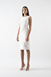 Ortenilla Yuvarlak Yaka Yanı Pileli Taş Aksesuar Detaylı Yırtmaçlı Kısa Abiye Elbise EKRU