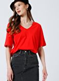 Fabrika V Yaka Düz Kırmızı Kadın T-Shirt TALITA