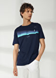 Discovery Expedition Lacivert Erkek Bisiklet Yaka Kısa Kollu Relaxed Baskılı T-Shirt HARDAP