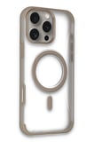 Fuchsia iPhone 16 Pro Max ile Uyumlu Hilton Kablosuz Şarj Özellikli Kapak - Gold