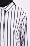 Beyaz-Siyah-ARKASI YIRTMAÇLI APARTURALI ÇİZGİLİ GÖMLEK