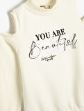 Sweatshirt Pencere Detaylı Beli ve Manşetleri Lastikli Parıltılı Baskılı
