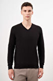  Erkek Siyah Basic V Yaka Dynamic Fit Rahat Kesim Triko