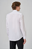  Erkek Beyaz Dynamic Fit Sert Yaka Gömlek