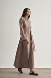 Mizalle Modal Karışımlı Kuşaklı Vizon Rengi Uzun Gömlek Elbi