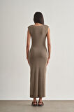 Mizalle Yan büzgü Detaylı Vatkalı Uzun Kolsuz Vizon Bodycon Elbise