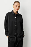 Mizalle Metal Düğmeli Siyah Saten Tunik Gömlek
