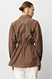 Mizalle Beli İp Büzgülü Kahverengi Paraşüt Trençkot Tunik