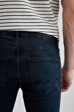 DeFacto Pedro Slim Fit Dar Kalıp Normal Bel Dar Paça Jean Pantolon R8791AZ23AUNM83