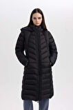 DeFactoFit Su İtici Uzun Şişme Mont Parka Kapüşonlu Slim Fit Dar Kesim Kapitoneli Fermuarlı Cepli A1556AX23WNBK81