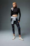DeFacto Slim Fit Dar Kesim Fermuarlı Dik Yaka Sporcu Uzun Kollu Tişört W0343AZ23AUBK81