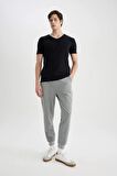 DeFacto %100 Pamuk Slim Fit Dar Kesim V Yaka Basic Düz Kısa Kollu Siyah Tişört M7668AZ24SPBK81