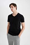 DeFacto %100 Pamuk Slim Fit Dar Kesim V Yaka Basic Düz Kısa Kollu Siyah Tişört M7668AZ24SPBK81