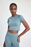 DeFactoFit Crop Bisiklet Yaka Sporcu Seamless Kısa Kollu Tişört B4568AX24SPGN1191