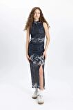 DeFacto Bodycon Vücudu Saran Dik Yaka Yırtmaçlı Batik Tül Kolsuz Maxi Elbise C3063AX24SPNV256
