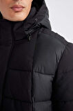 Slim Fit Dar Kesim Kapüşonlu Astarlı Parka