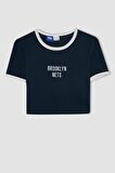 DeFactoFit NBA Brooklyn Nets Cropped Fit Bisiklet Yaka Ribana Kısa Kollu Tişört B9994AX24SMNV146