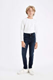 DeFacto Erkek Çocuk Slim Fit Dar Kesim Düz Paça Cepli Jean Pantolon C5706A824WNNM83