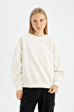 DeFacto Coool Oversize Geniş Kalıp Bisiklet Yaka Kalın Basic Düz Sweatshirt A4177AX24WNWT32