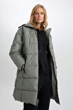 Regular Fit Kapüşonlu Fermuarlı Cepli Parka