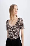 DeFacto Slim Fit Dar Kesim Yuvarlak Yaka Vücuda Oturan Leopar Desenli Kısa Kollu Çıtçıtlı Body D1274AX24SMER103