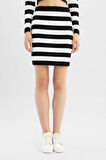 DeFacto Coool Slim Fit Dar Kesim Esnek Belli Çizgili Mini Triko Etek C7128AX24WNBK27