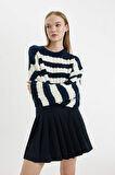 DeFacto Regular Fit Çizgili Bisiklet Yaka Crop Triko Kazak A8152AX24WNNV135