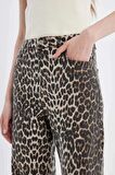 DeFacto Straight Fit Leopar Desenli Yüksek Bel Cepli Uzun Gabardin Pantolon D1229AX24SMBG307
