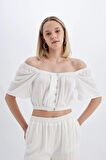 DeFacto Regular Fit Kare Yaka Krinkıl Viskon Kısa Kollu Bluz D1048AX24HSWT32