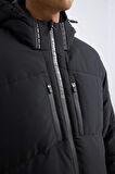 DeFactoFit Şişme Mont Su İtici Slim Fit Dar Kesim Kapüşonlu Fermuarlı Cepli A3519AX24WNBK81