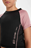 DeFacto Kız Çocuk Slim Fit Dar Kesim Bisiklet Yaka Yazı Baskılı Kısa Kollu Tişört D0313A824AUBK81