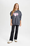 DeFacto Kız Çocuk Oversize Geniş Kalıp Sırt Baskılı Kapüşonlu Sweatshirt D2881A824WNAR31