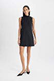 DeFacto Yarım Balıkçı Yaka Basic Düz Düğmeli Kolsuz Mini Siyah Elbise D2873AX24AUBK81