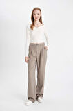 DeFacto Wide Leg Klasik Kumaş Pantolon Geniş Bol Paça Basic Düz Çift Cepli Yüksek Bel Standart Boy D4360AX24AUBN545