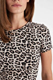 DeFacto Slim Fit Dar Kesim Bisiklet Yaka Leopar Desenli Kısa Kollu Tişört D4965AX24AUBK81
